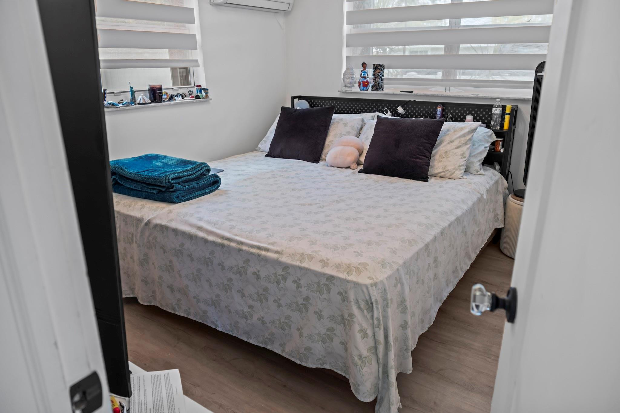 5829 Hayes Street, Hollywood, FL 33021