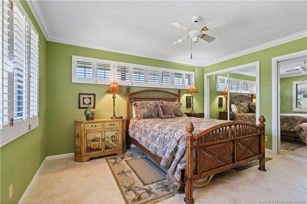 large guest room, 2 big closets