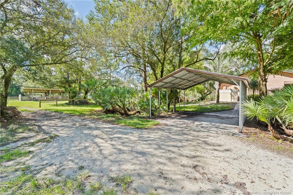 carport.