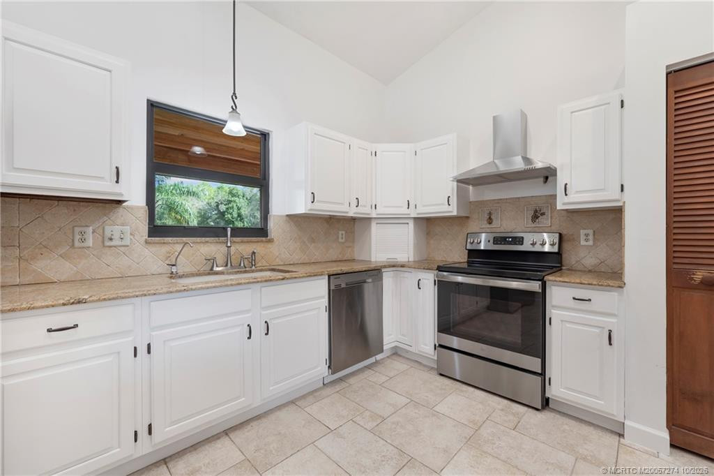 Kitchen with solid oak cabinets and granite counters.