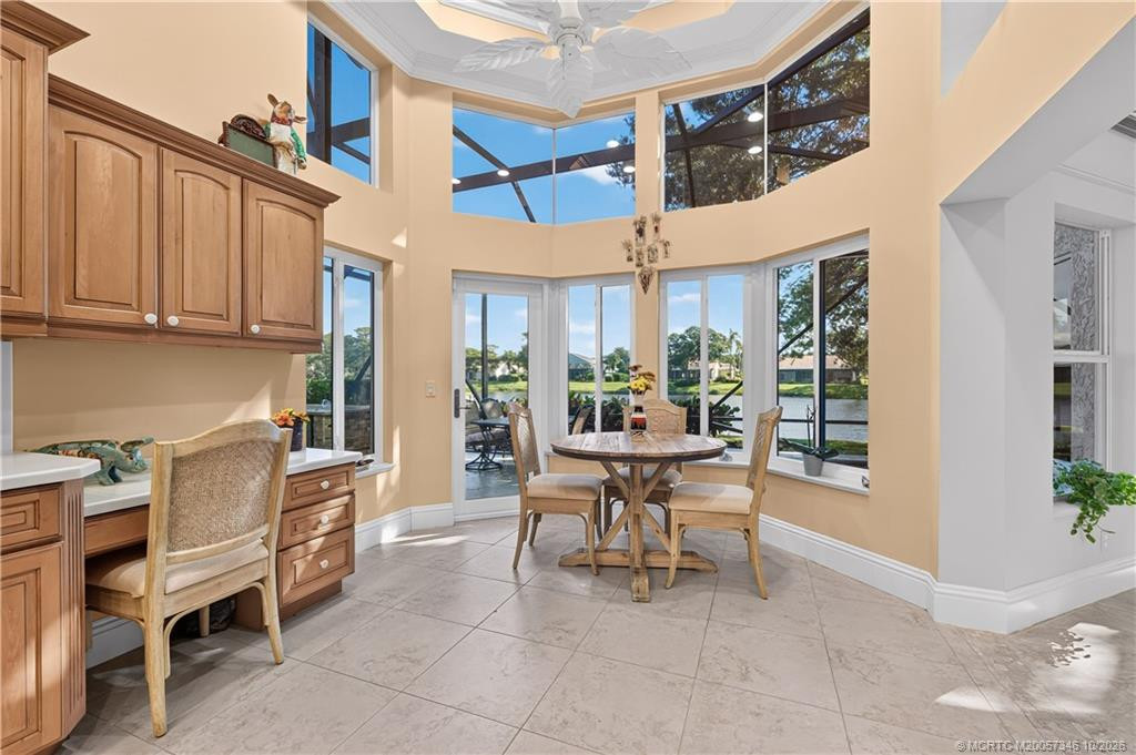 Eat-in Kitchen
