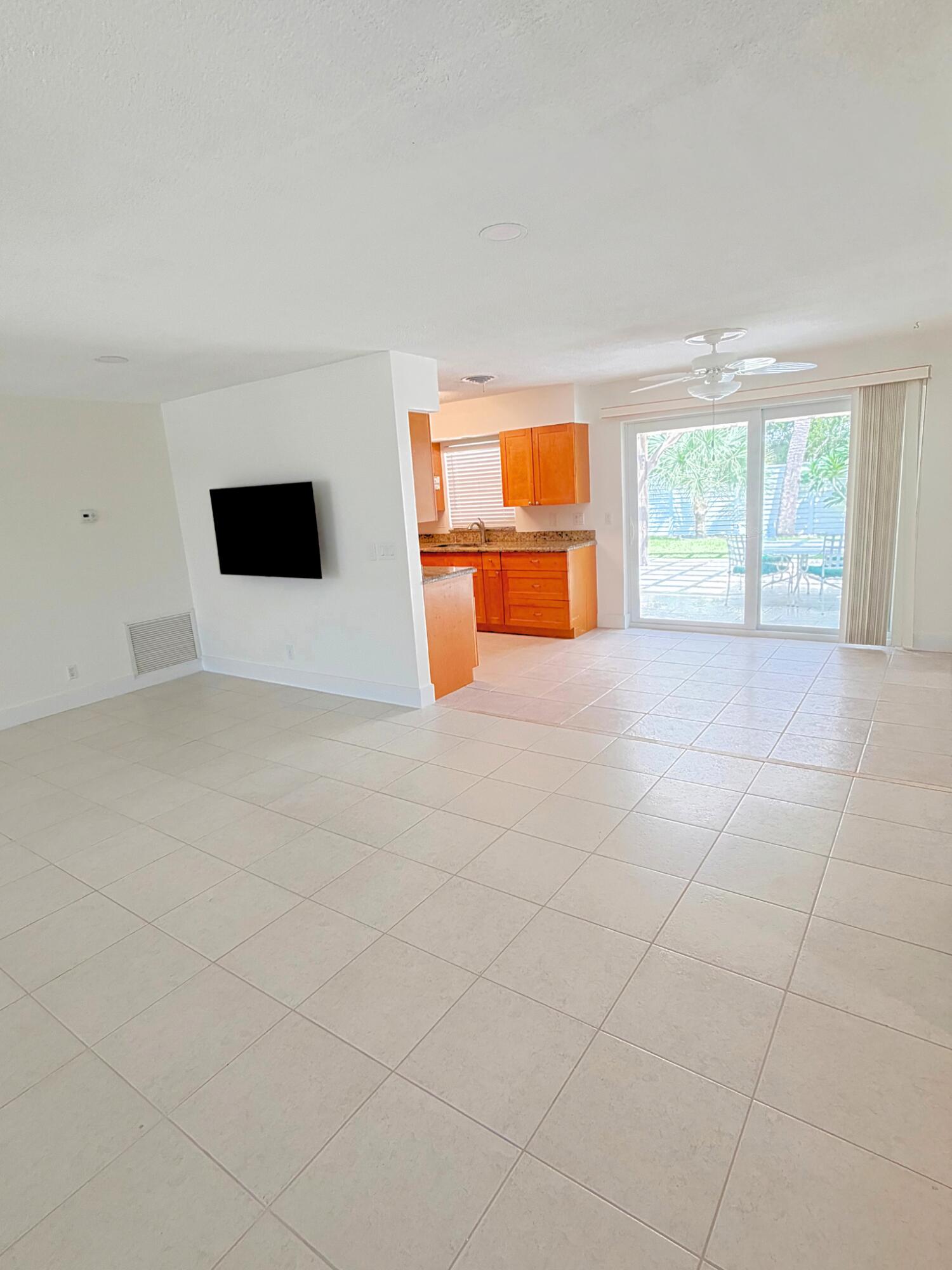 Manor Dr (10)