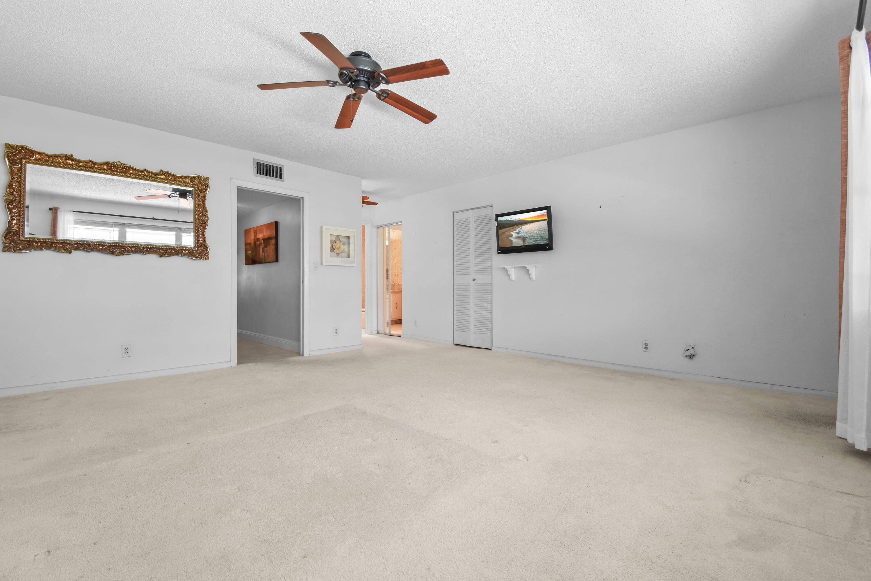 1097CirTerrW,AptC-Interior(12)