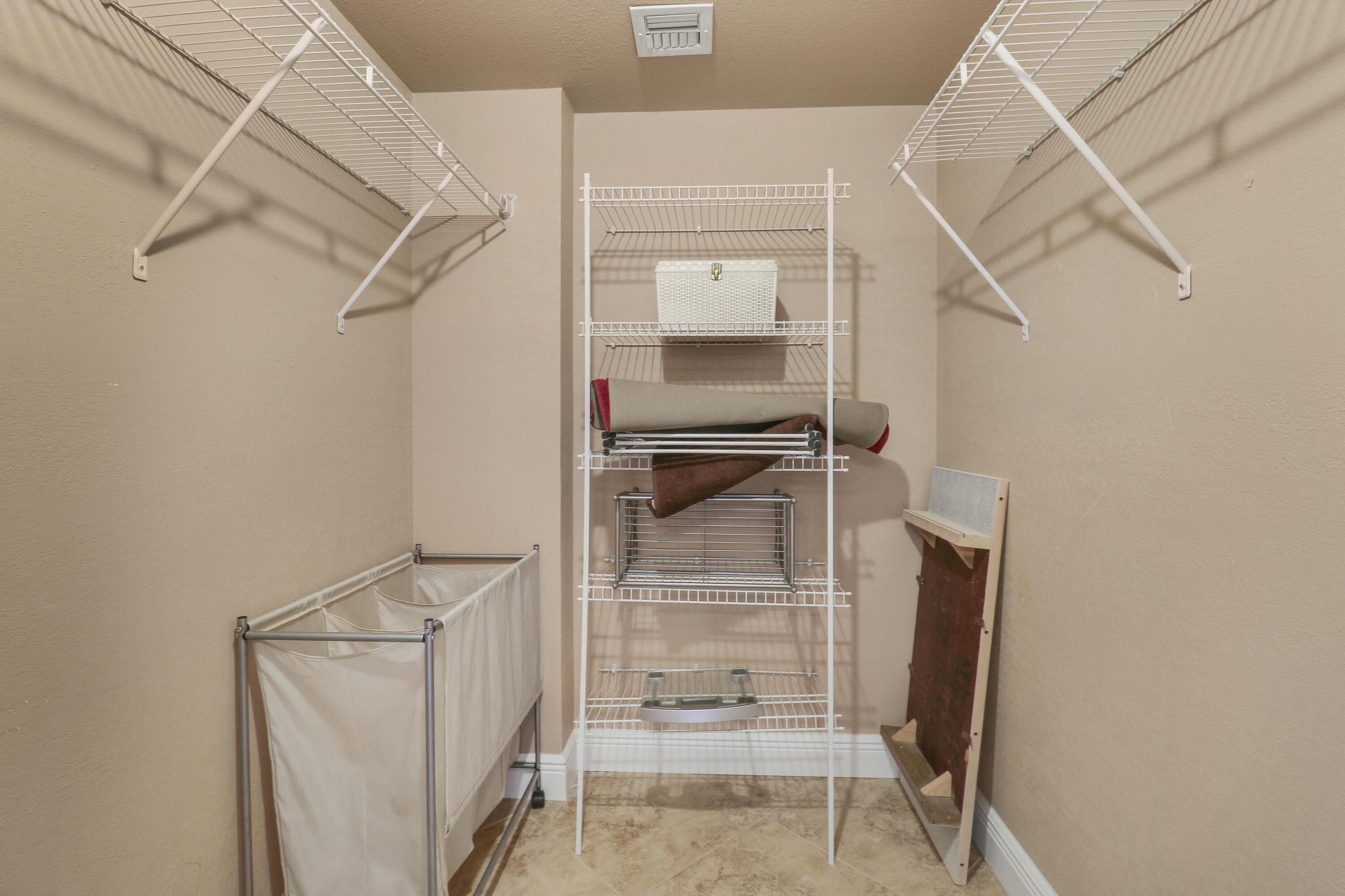 Master Bedroom Walki-n Closet