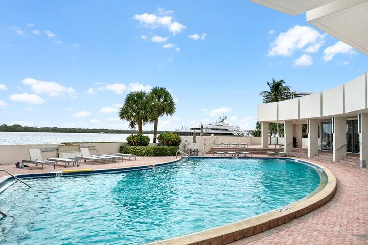 136 Lakeshore Drive, #1010, North Palm Beach, FL 33408