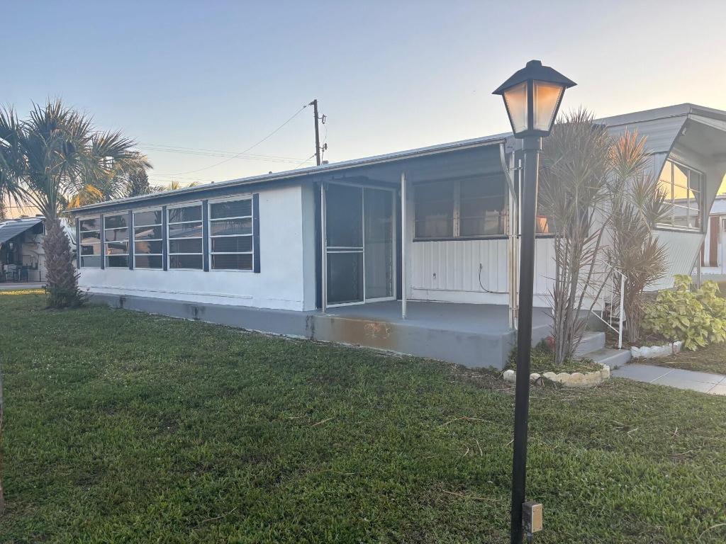 562 NE 47th St, Lot 393, Deerfield Beach, FL 33064