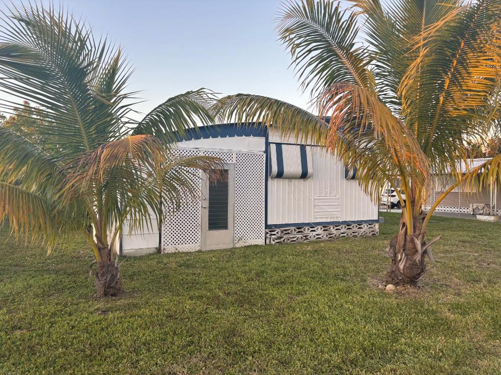 562 NE 47th St, Lot 393, Deerfield Beach, FL 33064
