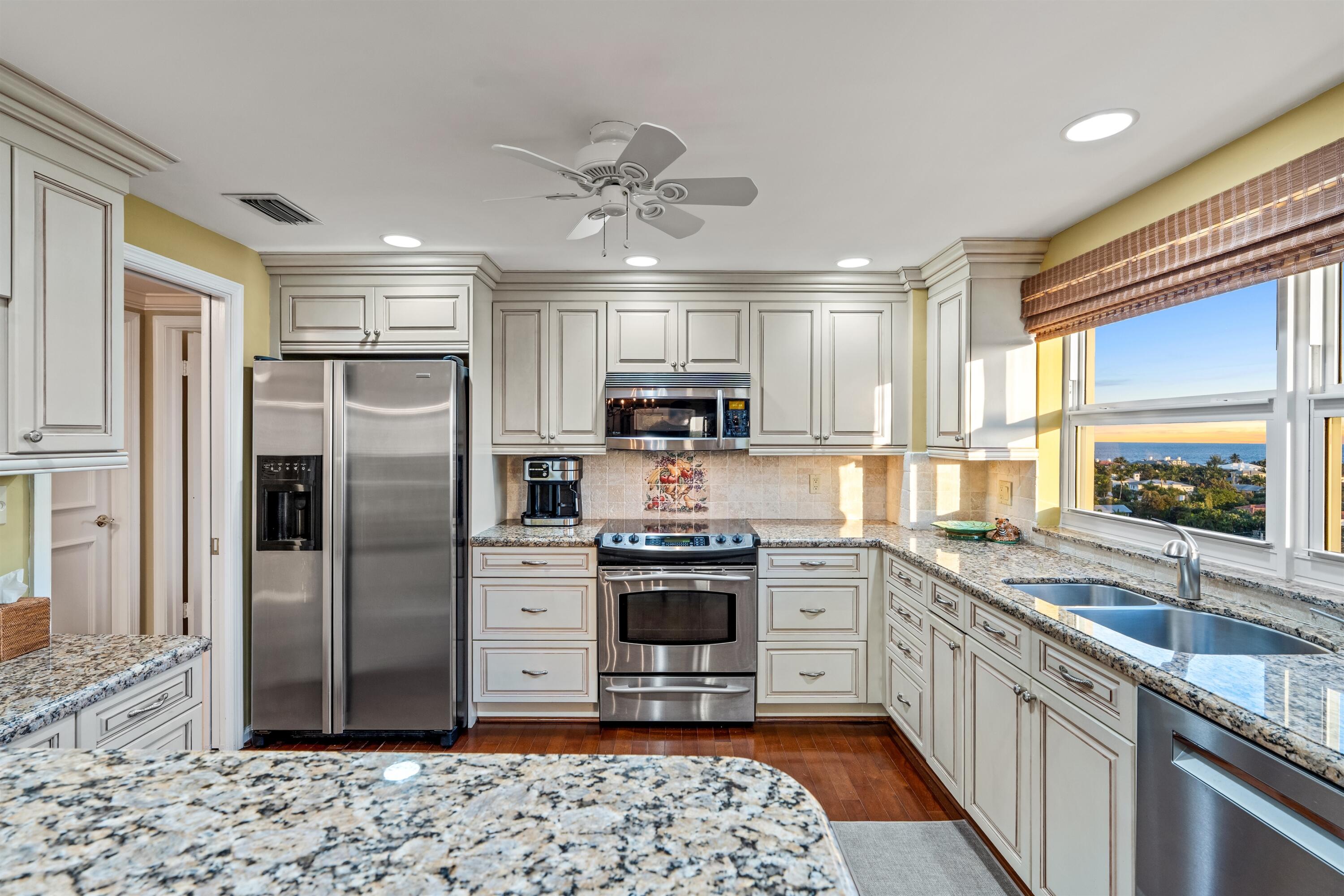 KITCHEN_STRAIGHT_@_DT