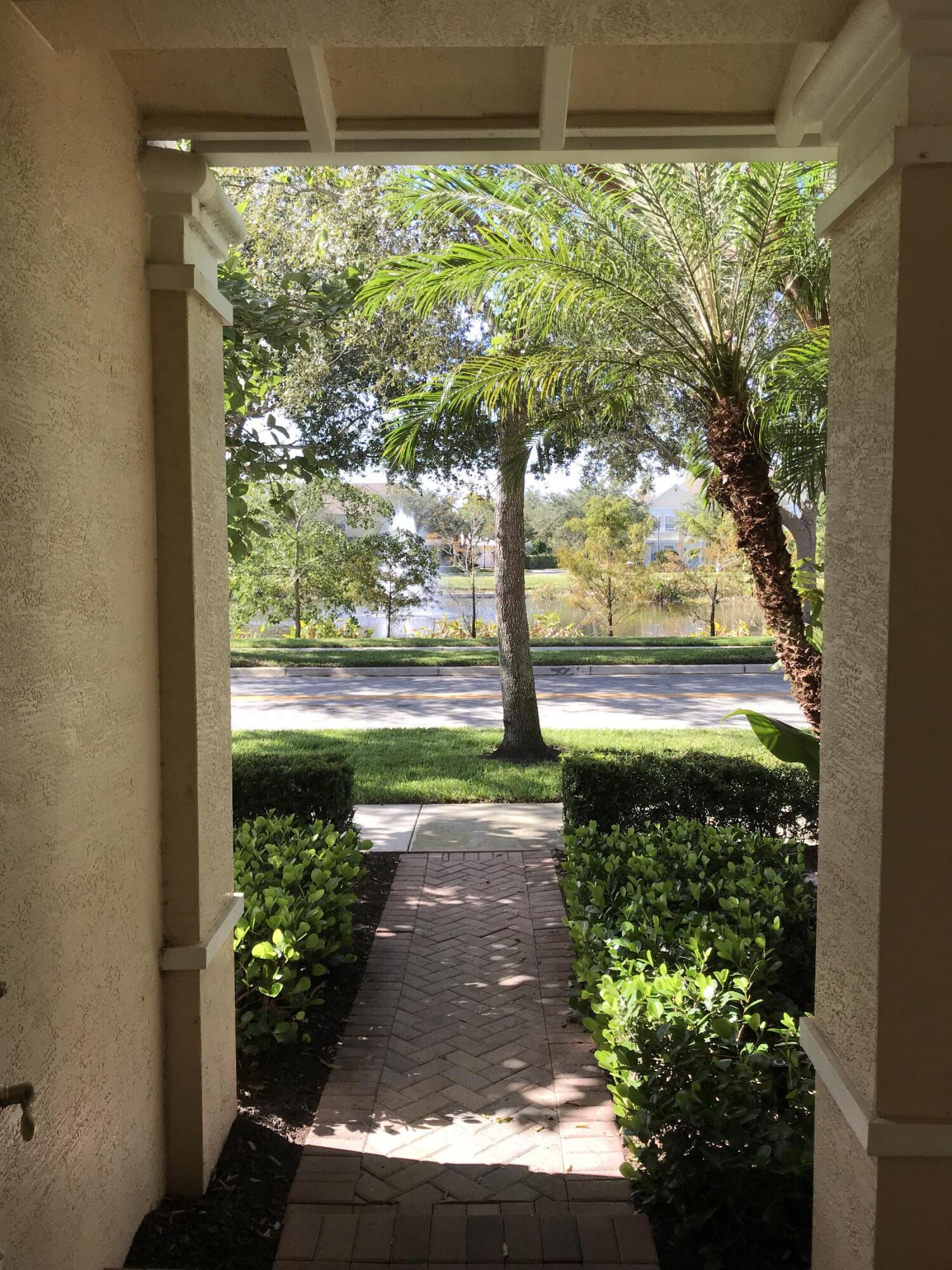 141 E Thatch Palm Circle, Jupiter, Jupiter, FL 33458
