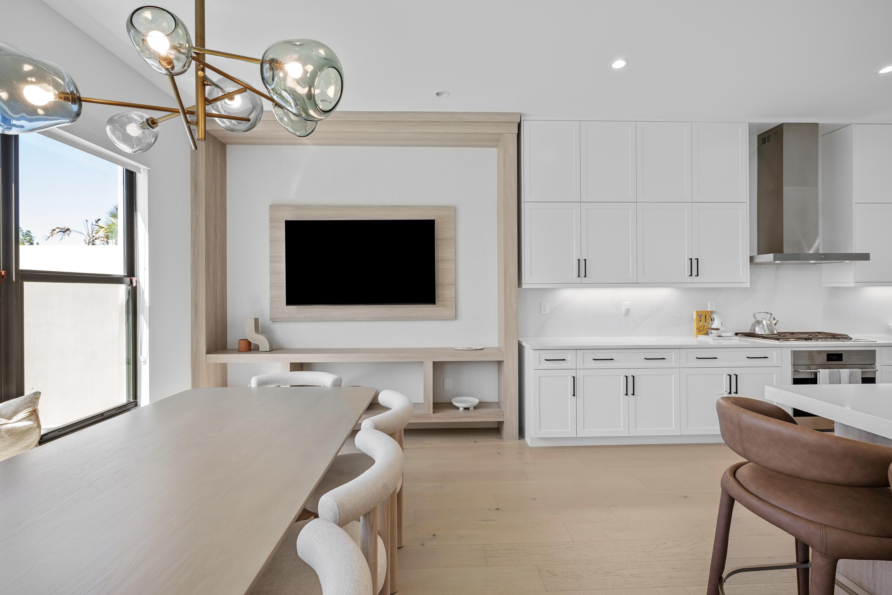 Eat In Kitchen