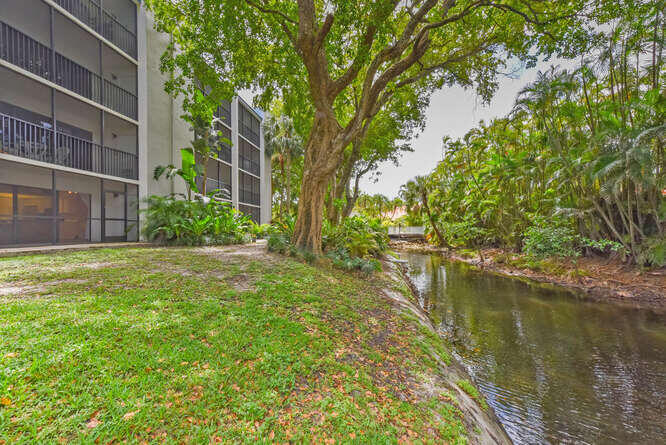 1605 US1 Apt E103 Jupiter FL-small-005-0