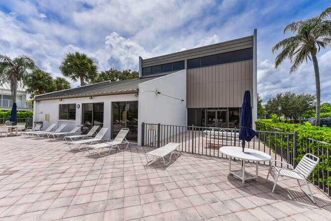 1605 US1 Apt E103 Jupiter FL-small-028-0