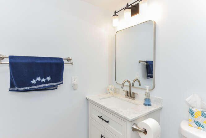 1605 US1 Apt E103 Jupiter FL-small-023-0