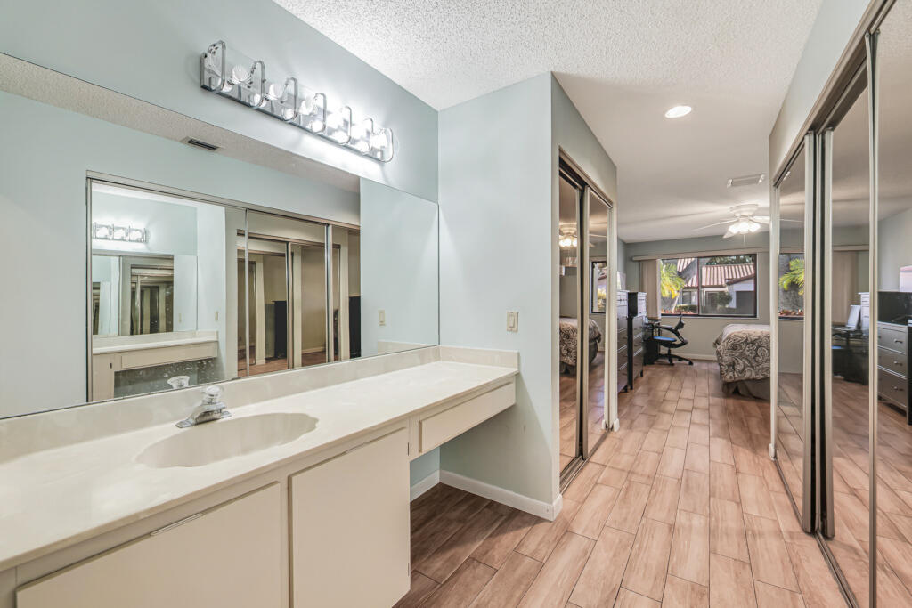 6235 Kings Gate Circle, Delray Beach, FL 33484