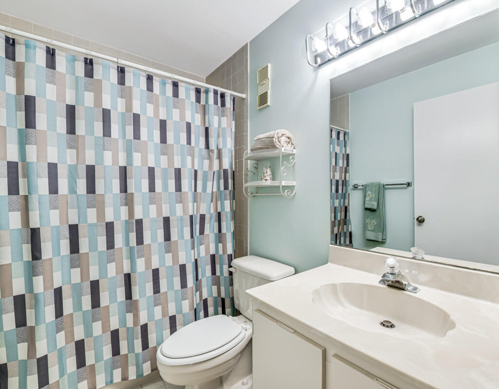 6235 Kings Gate Circle, Delray Beach, FL 33484