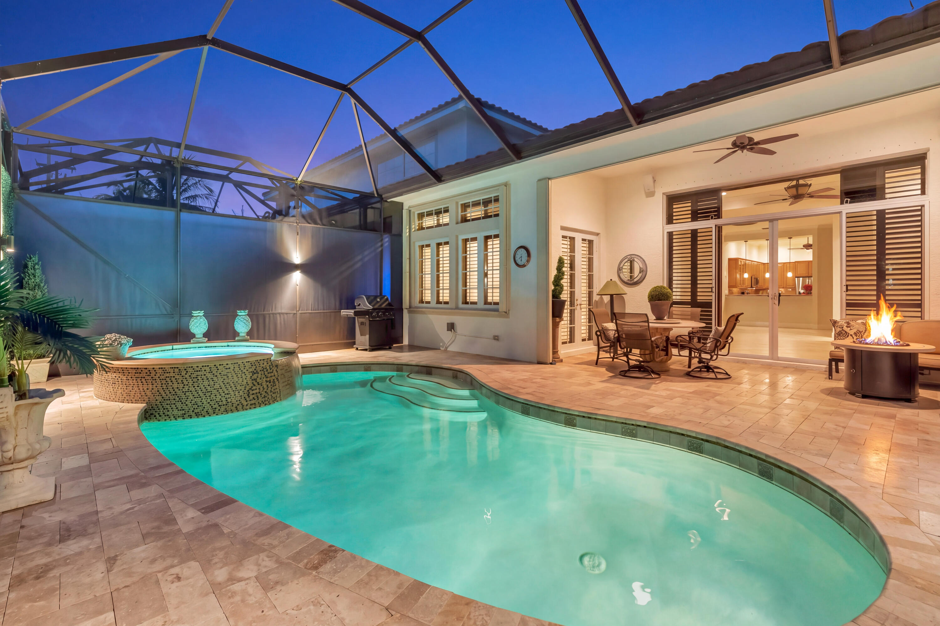 Private Evening swims with glowing firepit & Western sky