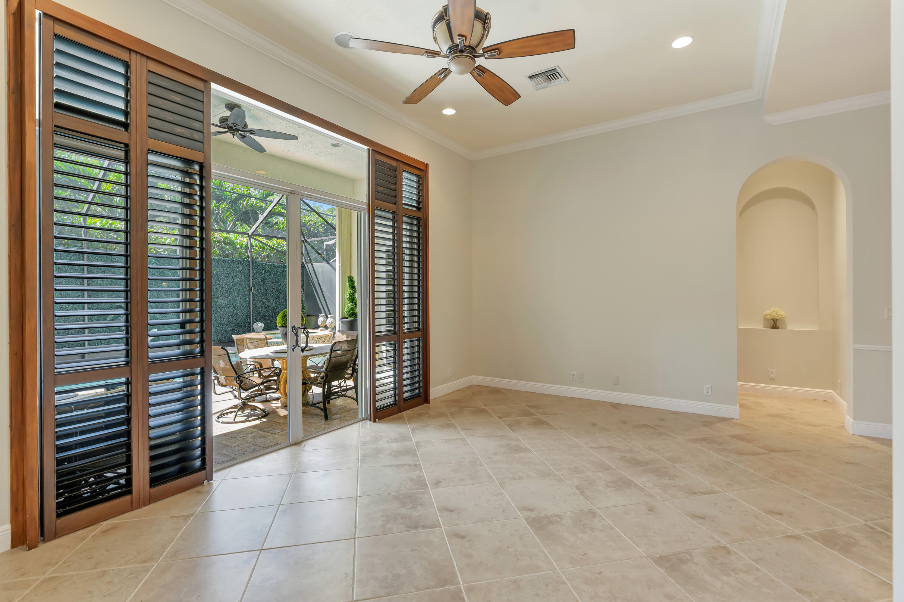 sitting area with 10' arch leading to master/primary bedroom