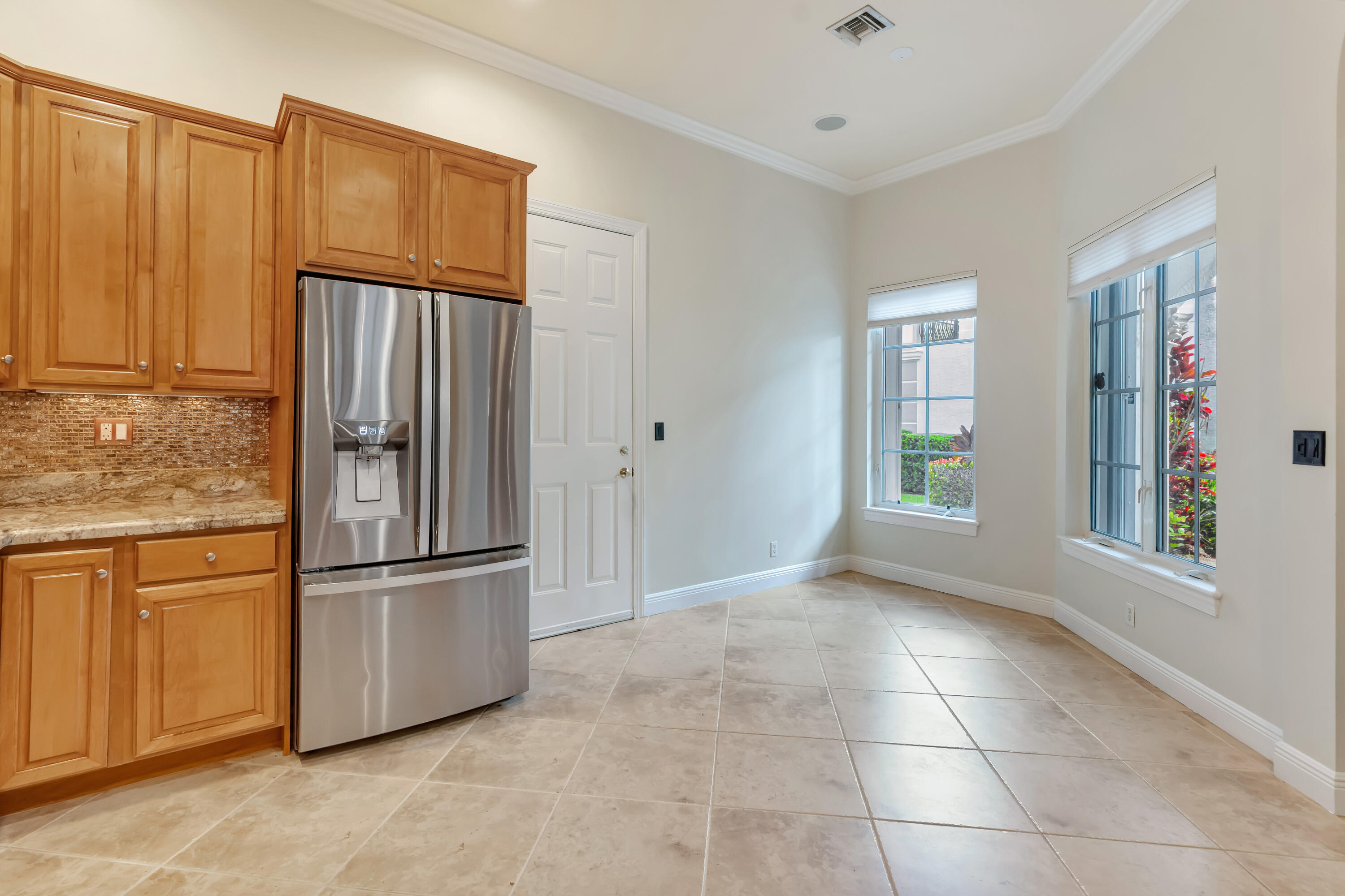 Eat in area off kitchen