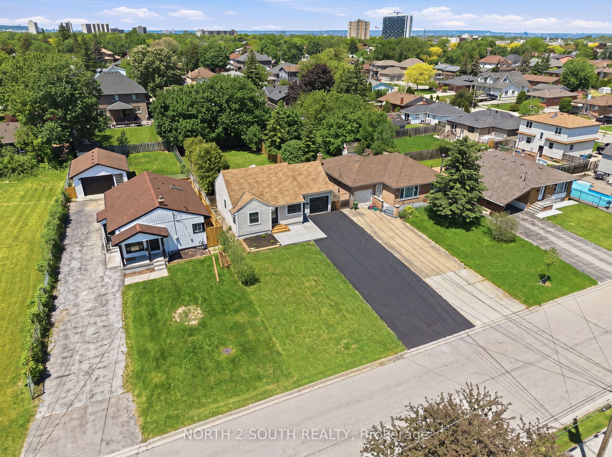 63 Chester Road, Hamilton, Hamilton ON L8E 1Y1