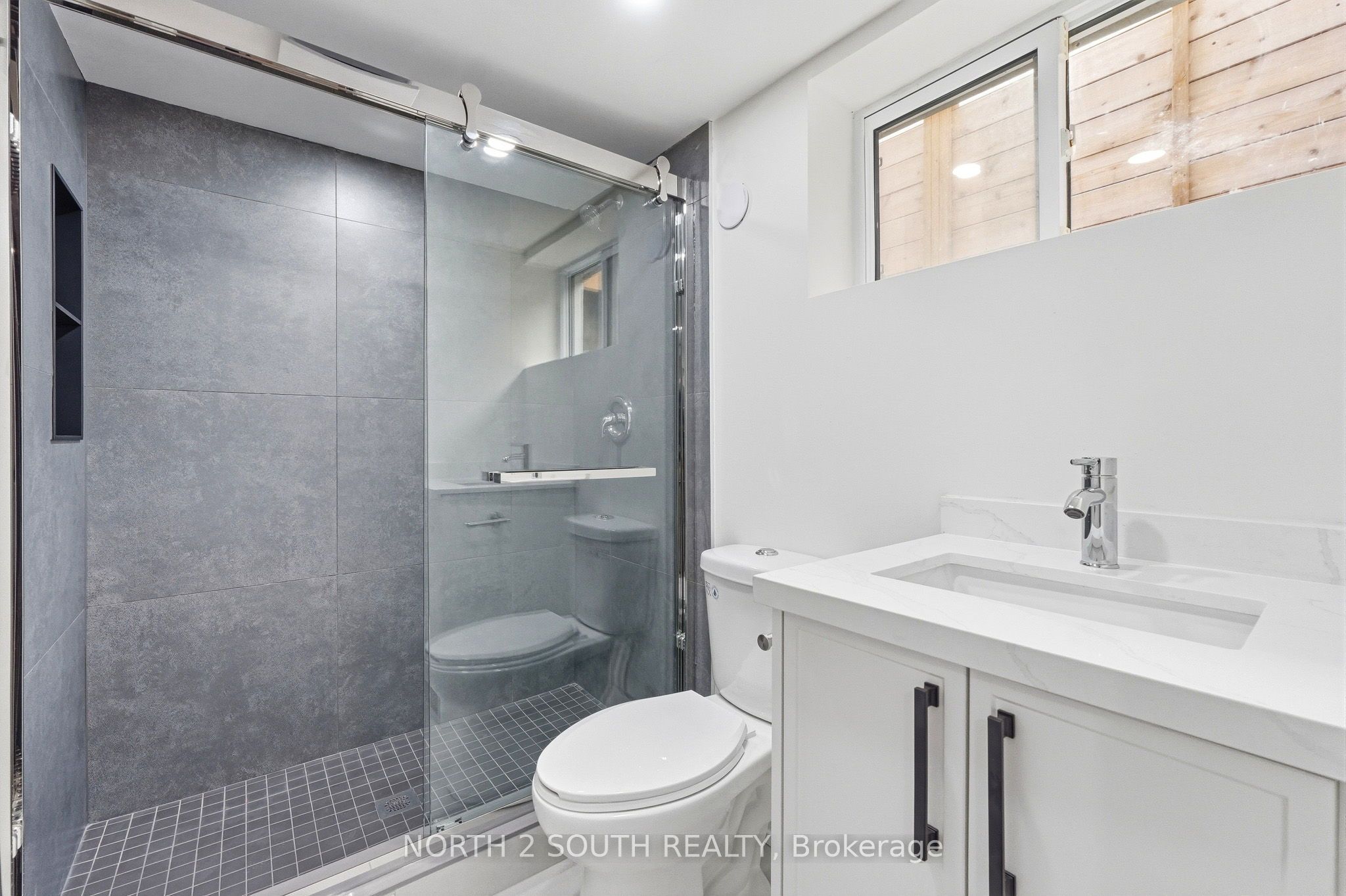 63 Chester Road, Hamilton, Hamilton ON L8E 1Y1