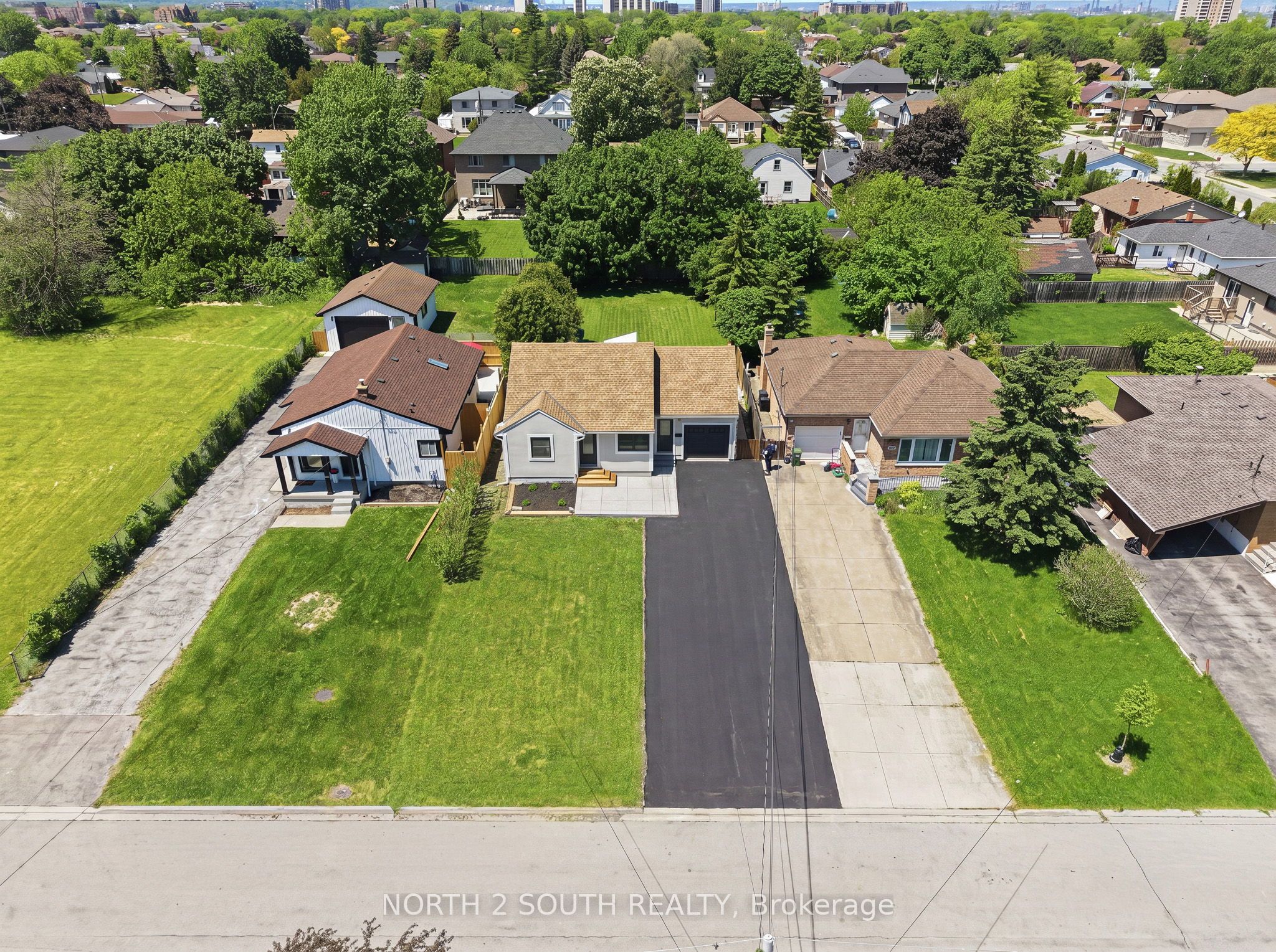63 Chester Road, Hamilton, Hamilton ON L8E 1Y1