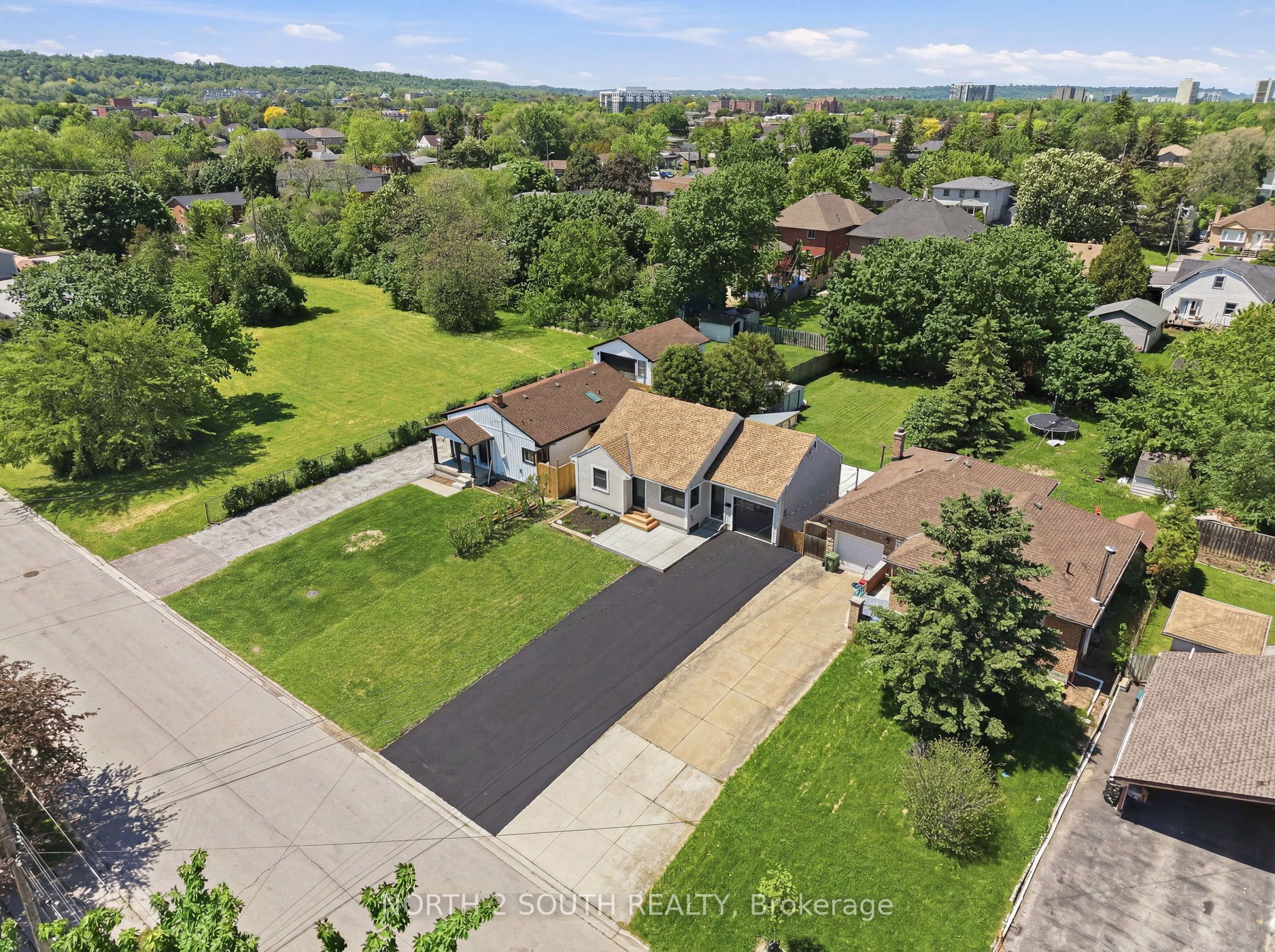 63 Chester Road, Hamilton, Hamilton ON L8E 1Y1