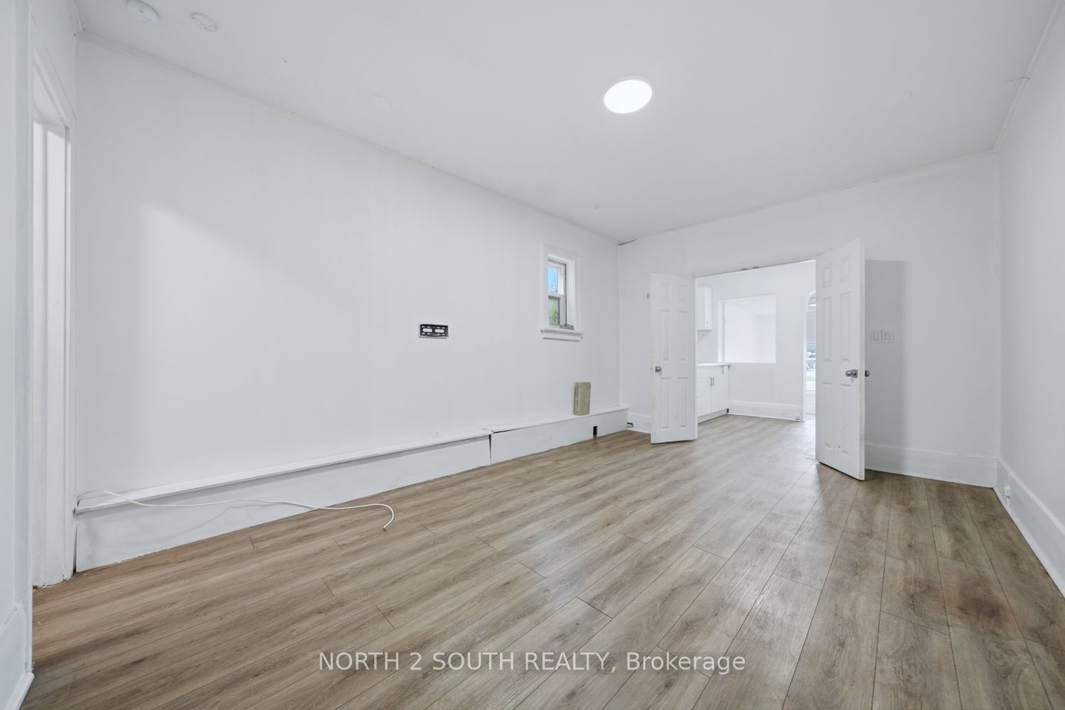 880 Dundas Street E, London East, Middlesex ON N5W 3A1