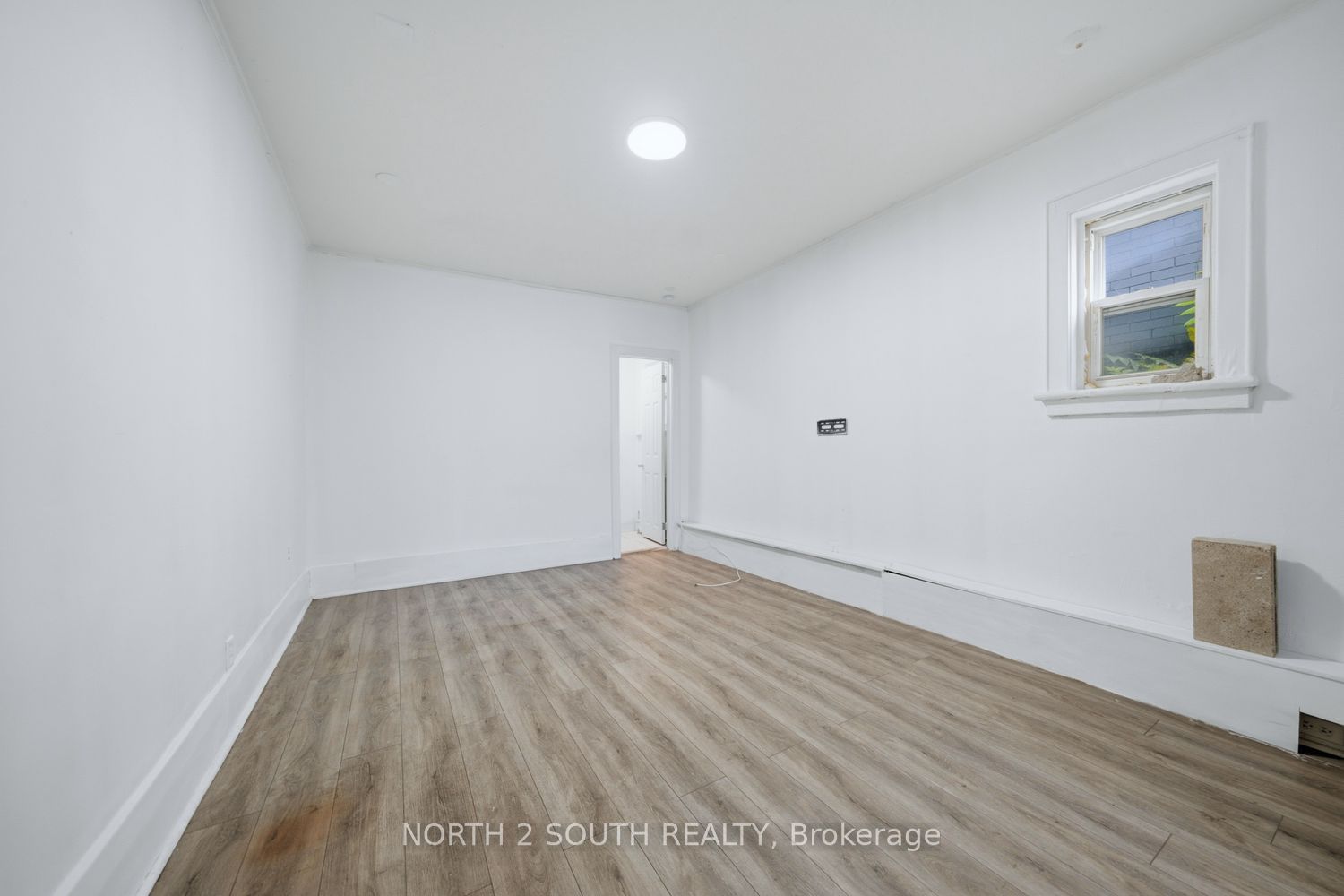 880 Dundas Street E, London East, Middlesex ON N5W 3A1