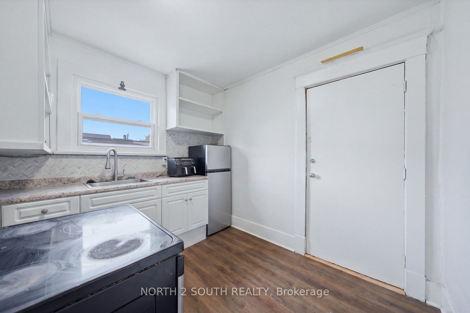 880 Dundas Street E, London East, Middlesex ON N5W 3A1