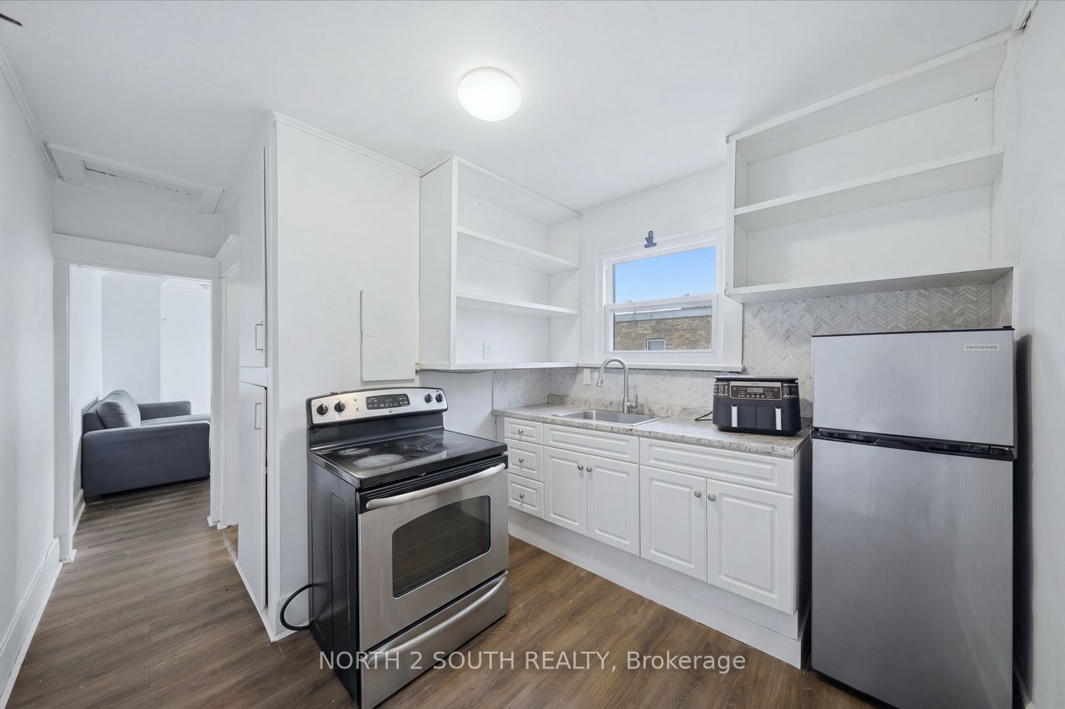 880 Dundas Street E, London East, Middlesex ON N5W 3A1